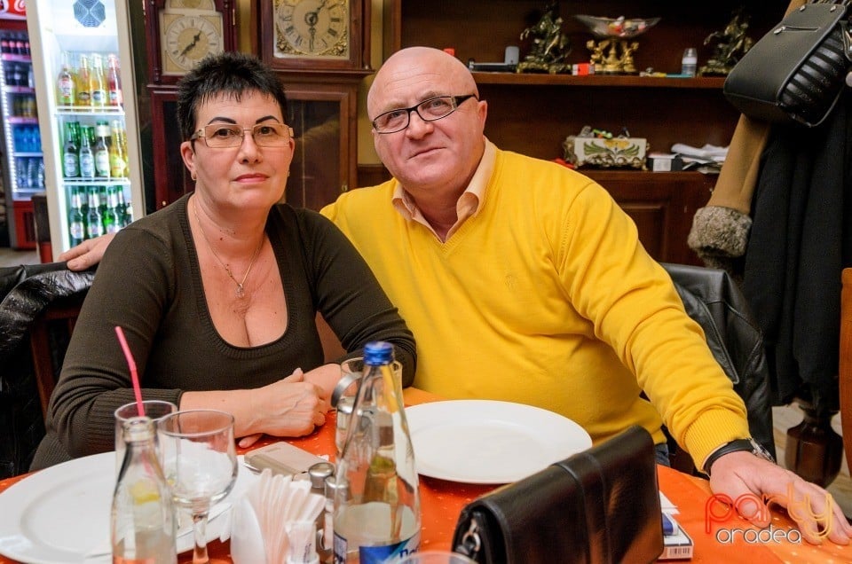 8 Martie la Butoiul de Aur, Butoiul de Aur
