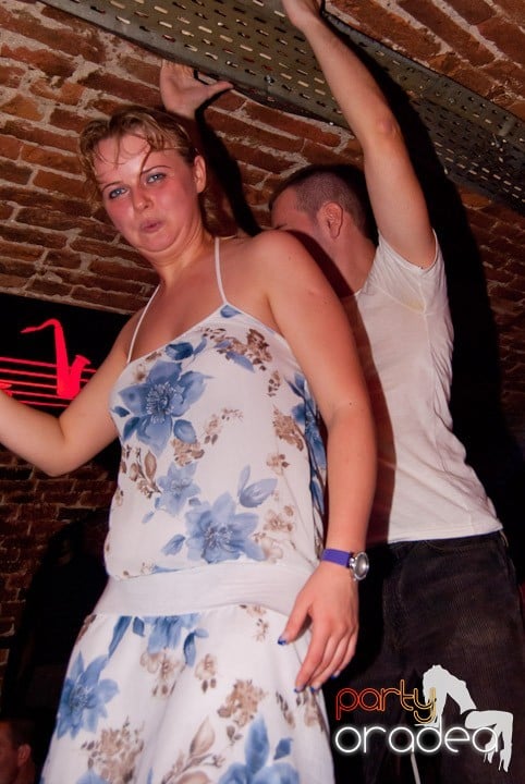 Adunare generală în Club Escape, 