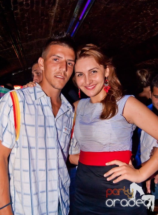 Adunare generală în Club Escape, 