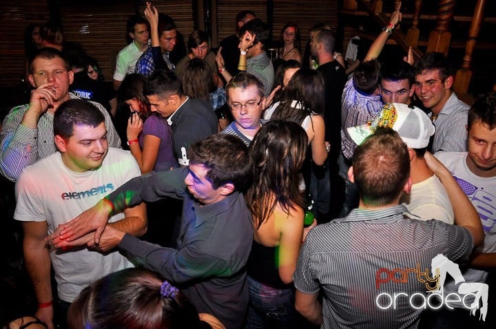 Afterparty în Zulu, Zulu Caffe