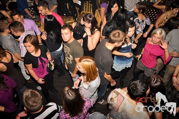 Afterparty în Zulu, Zulu Caffe