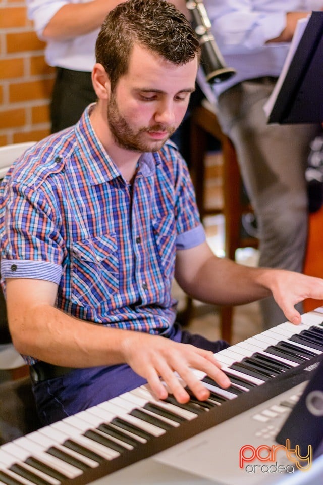 All About Jazz, Vine Summer Garden & Grill