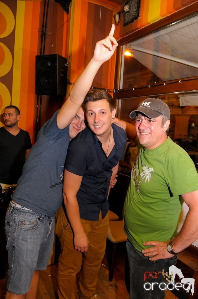 All night party în Juice, Juice