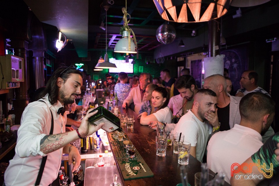 Amsterdam Party bu Old Bones Society, Green Pub