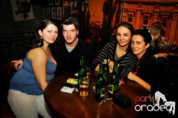 Atmosferă de party în Lord's Pub, Lord's Pub