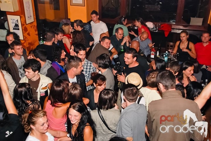 Atmosferă de party în Lord's, Lord's Pub