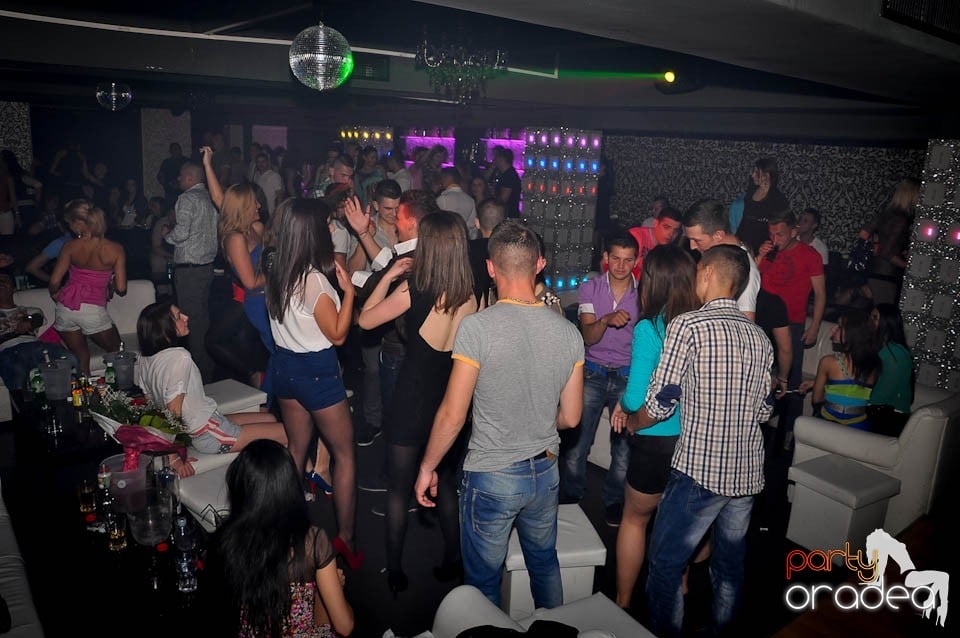 Atmosferă incendiară în Club Life, 