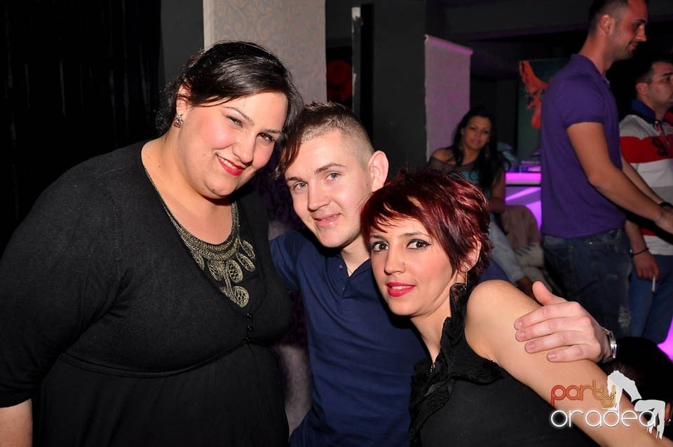 Atmosferă incendiară în Club Life, 