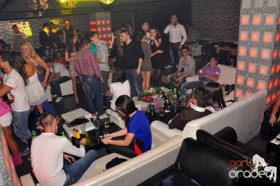Atmosferă incendiară în Club Life, 