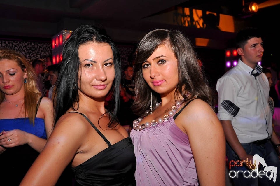 Atmosferă incendiară în Club Life, 