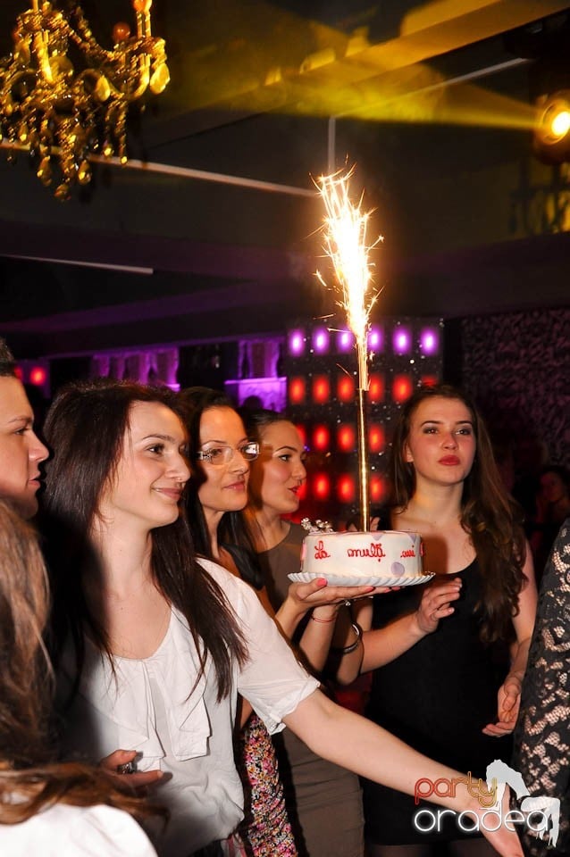 Atmosferă incendiară în Club Life, 