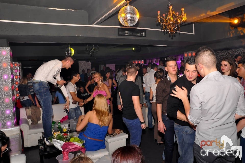 Atmosferă incendiară în Club Life, 