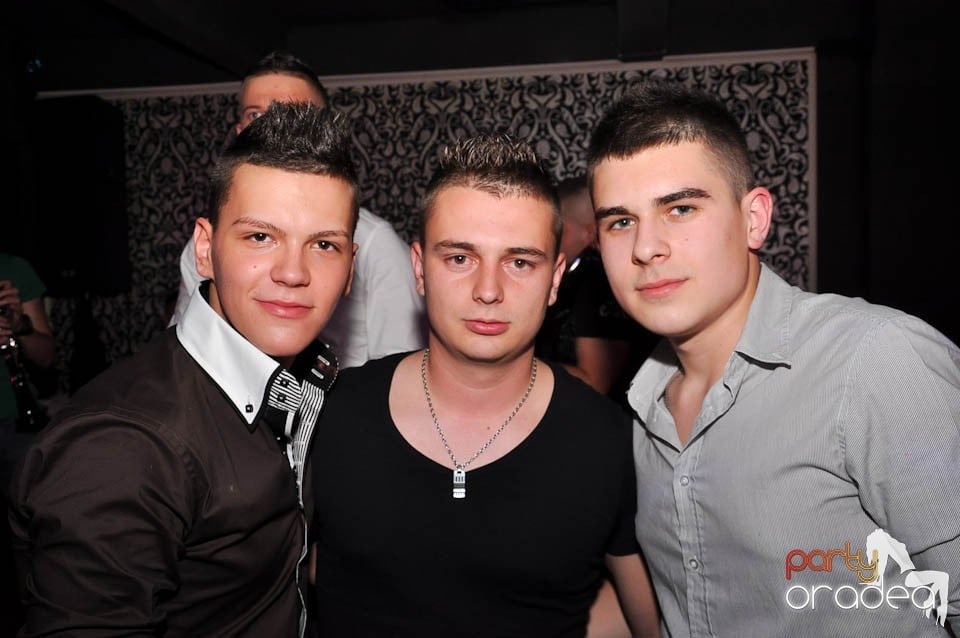 Atmosferă incendiară în Club Life, 