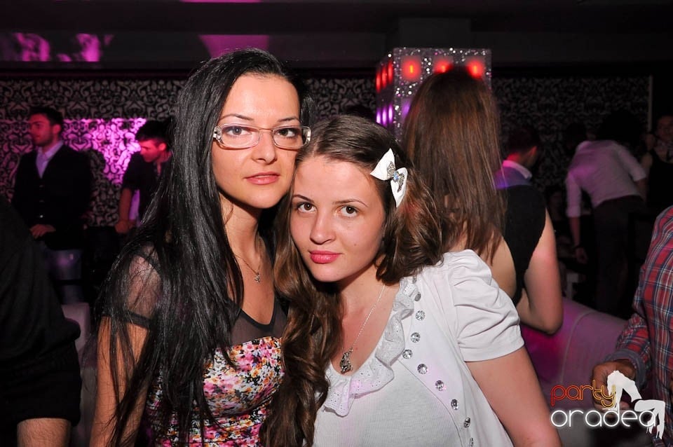 Atmosferă incendiară în Club Life, 