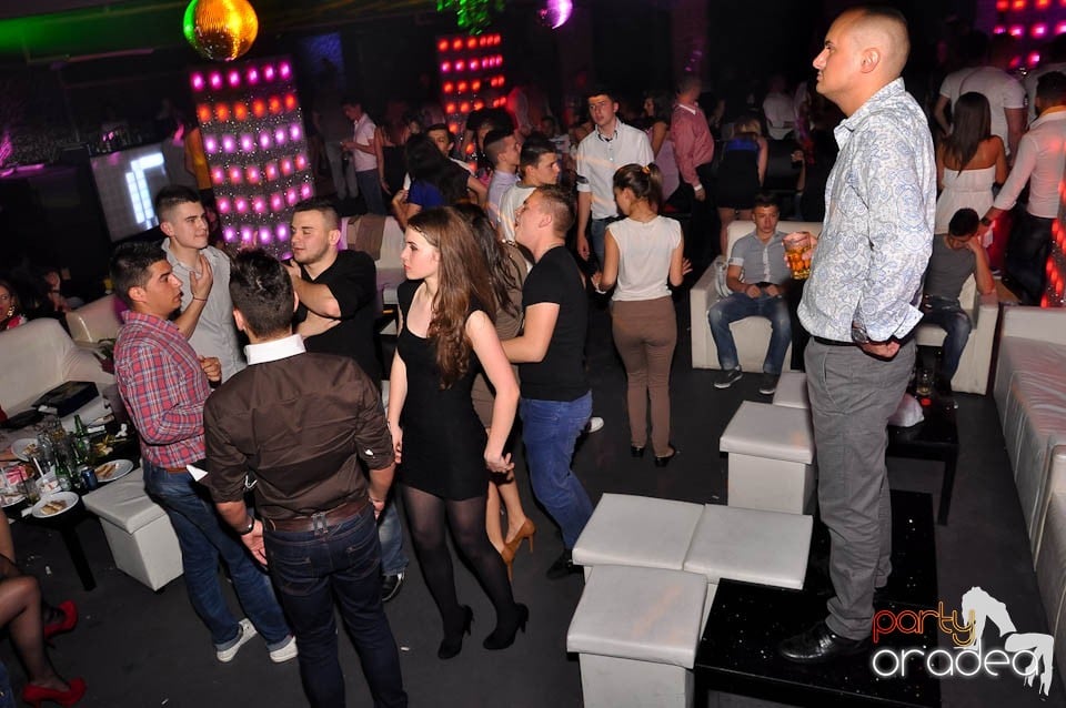 Atmosferă incendiară în Club Life, 
