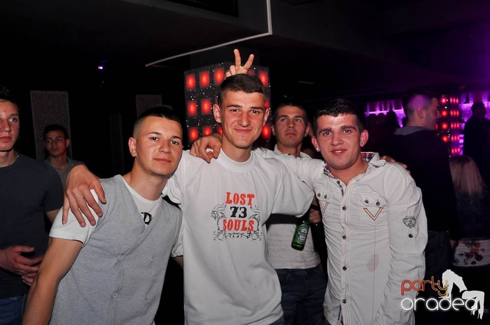 Atmosferă incendiară în Club Life, 