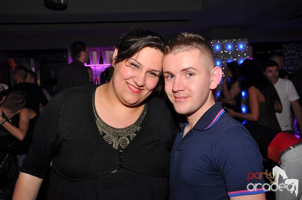 Atmosferă incendiară în Club Life, 