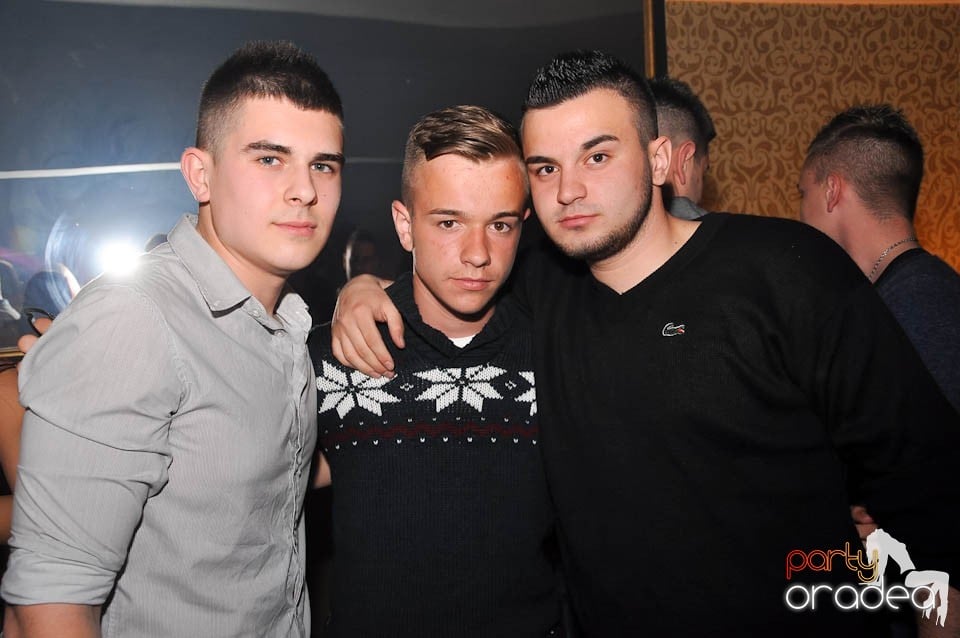 Atmosferă incendiară în Club Life, 