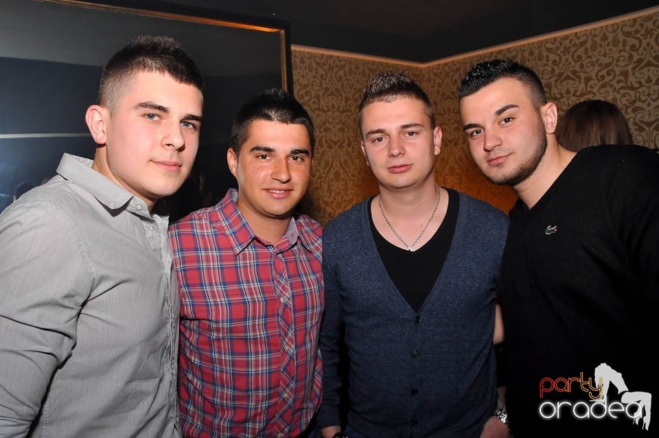 Atmosferă incendiară în Club Life, 