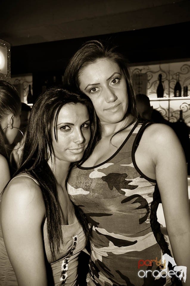 Atmosferă incendiară în Club Life, 