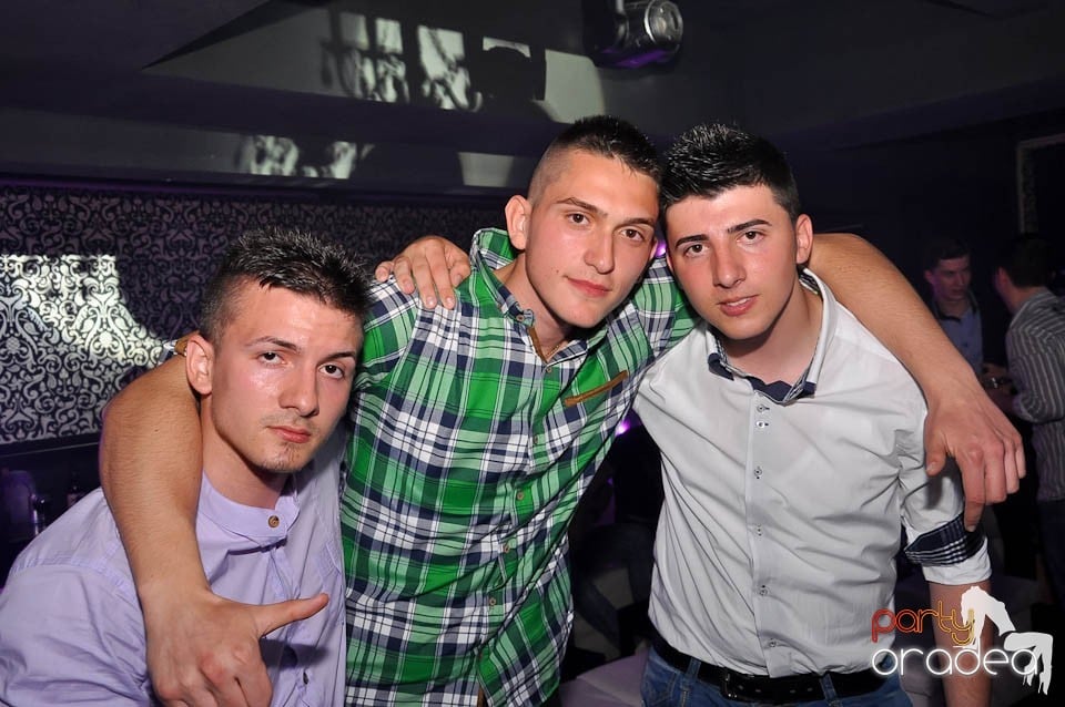 Atmosferă incendiară în Club Life, 