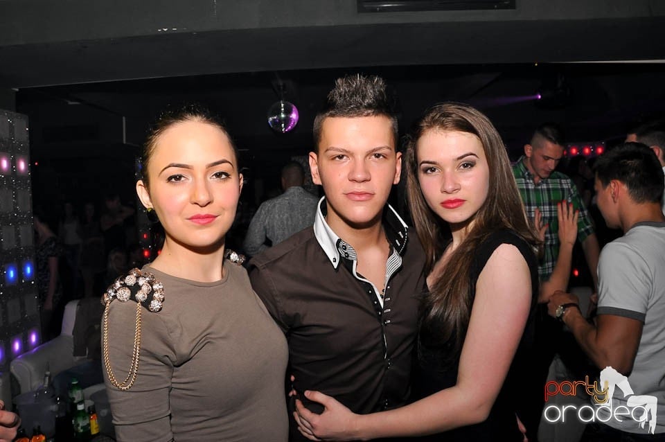 Atmosferă incendiară în Club Life, 