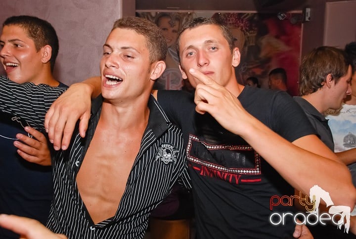 Atmosferă incendiară în Club Rio, 