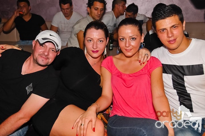 Atmosferă incendiară în Club Rio, 
