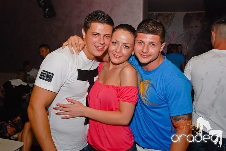 Atmosferă incendiară în Club Rio, 