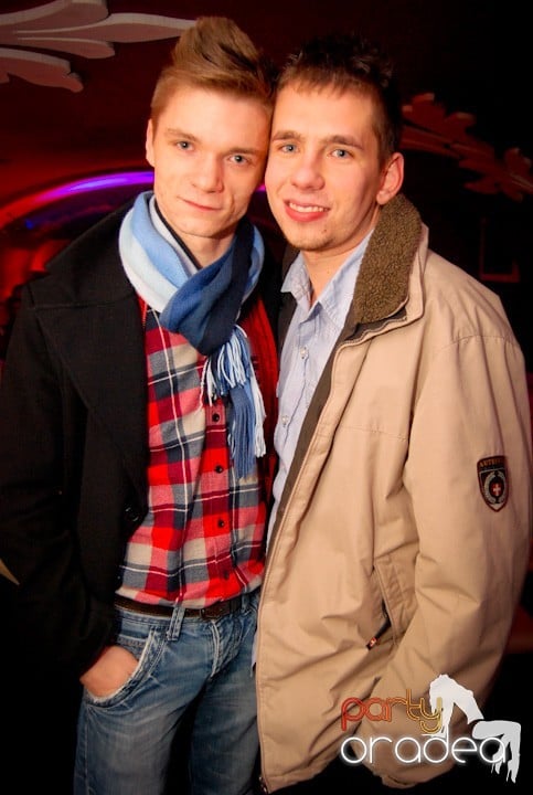 Atmosferă încinsă în Club Atti's, 