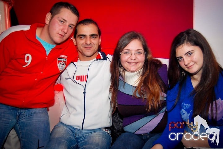 Atmosferă încinsă în Club Atti's, 