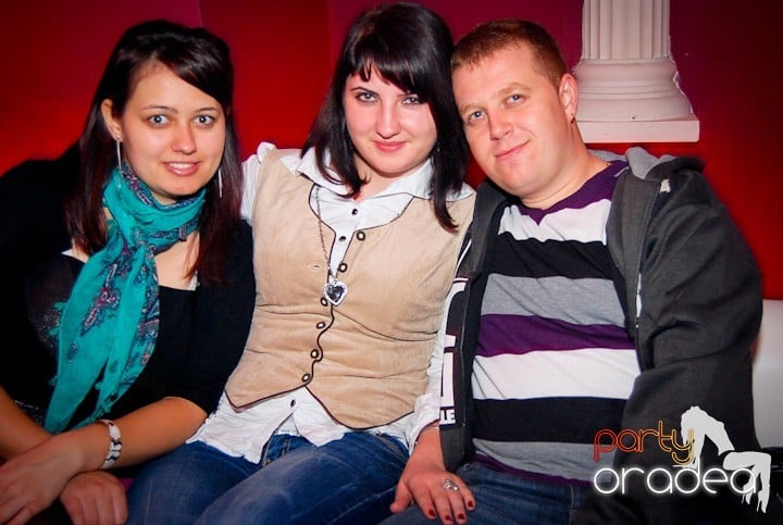 Atmosferă încinsă în Club Atti's, 