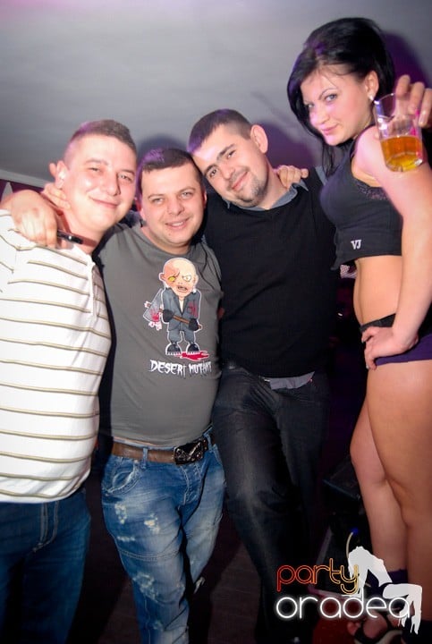 Atmosferă încinsă în Club Atti's, 
