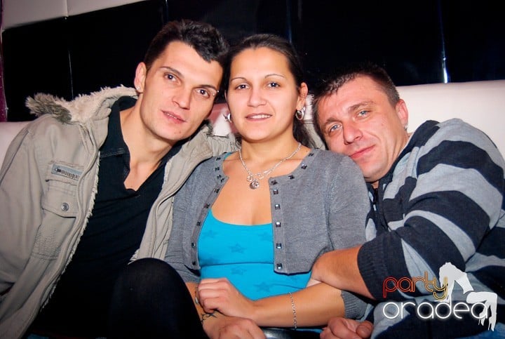 Atmosferă încinsă în Club Atti's, 