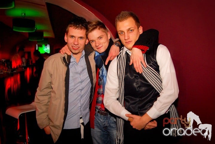 Atmosferă încinsă în Club Atti's, 