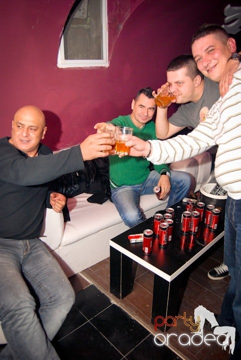 Atmosferă încinsă în Club Atti's, 