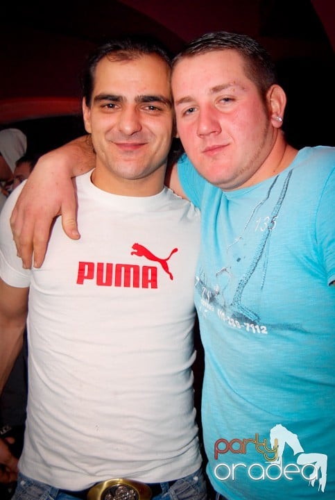 Atmosferă încinsă în Club Atti's, 