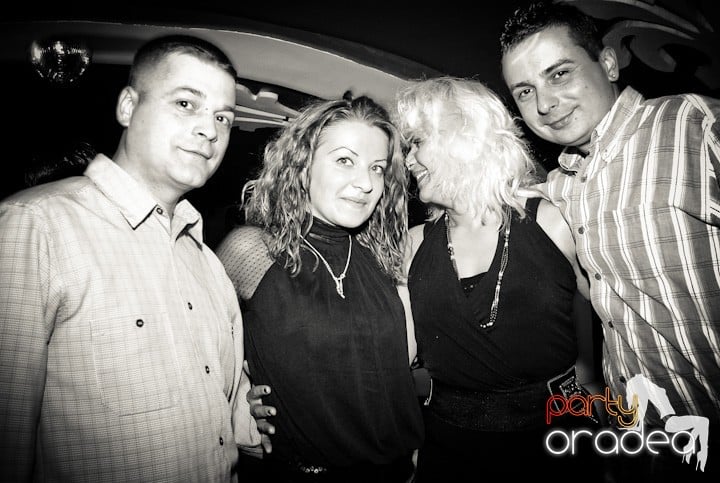 Atmosferă încinsă în Club Atti's, 