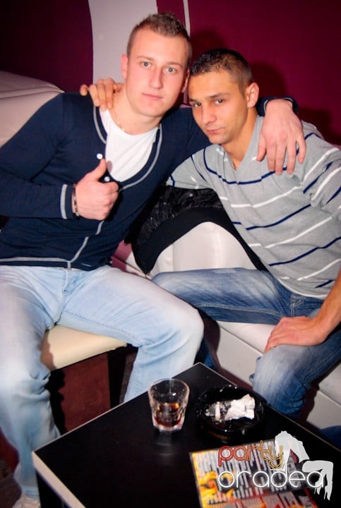 Atmosferă încinsă în Club Atti's, 