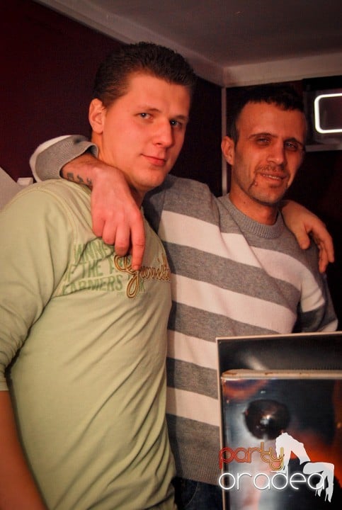 Atmosferă încinsă în Club Atti's, 