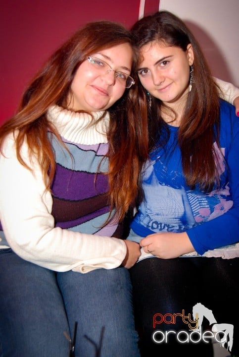 Atmosferă încinsă în Club Atti's, 