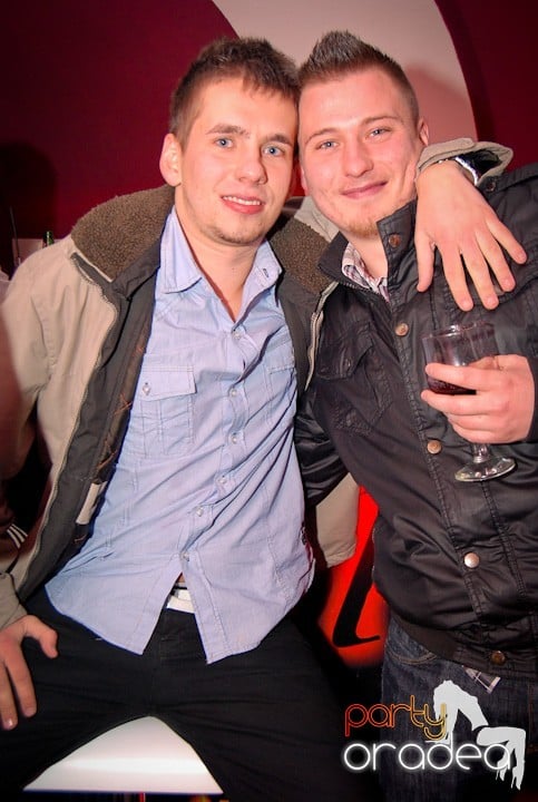 Atmosferă încinsă în Club Atti's, 