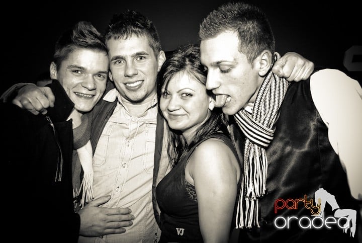 Atmosferă încinsă în Club Atti's, 