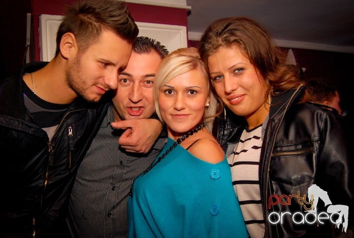 Atmosferă încinsă în Club Atti's, 