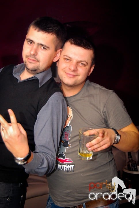 Atmosferă încinsă în Club Atti's, 