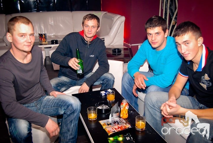 Atmosferă încinsă în Club Atti's, 