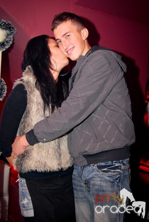 Atmosferă încinsă în Club Atti's, 