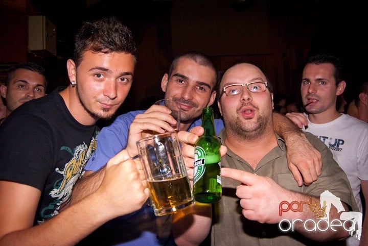 Atmosferă încinsă în Lord's, Lord's Pub