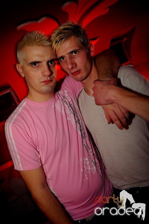 Atmosferă selectă în Club Atti's, 