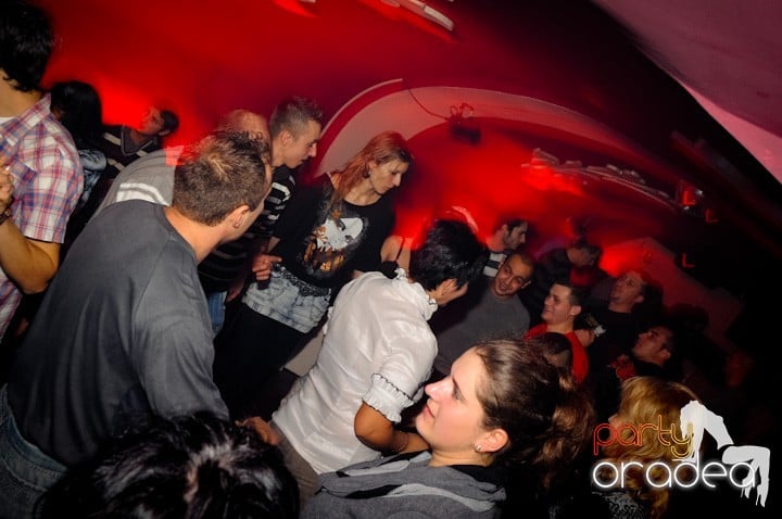 Atmosferă selectă în Club Atti's, 